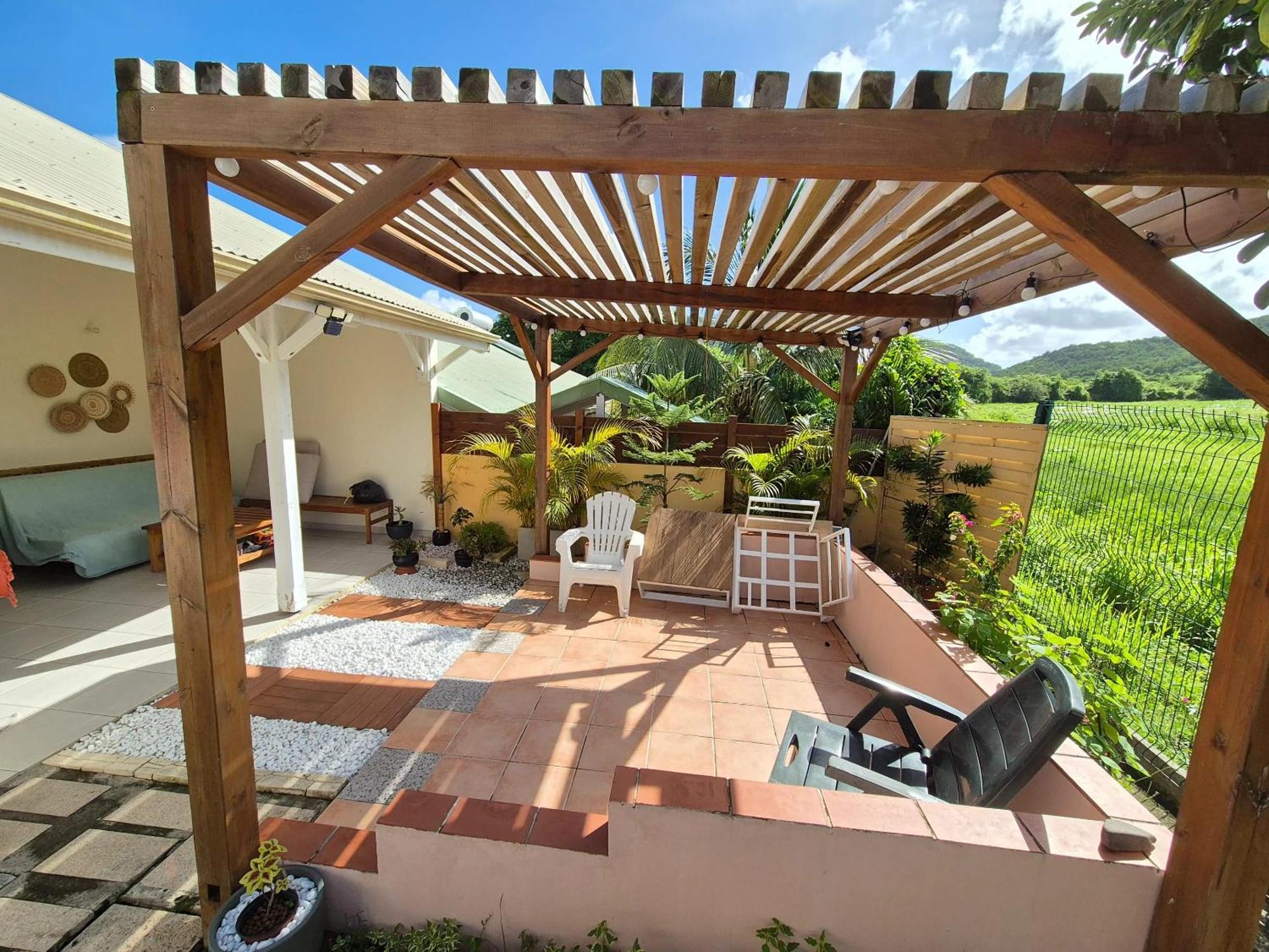 Maison Charmante A Sainte-Anne Avec Jardin Et Pergola En Bois. Exterior photo